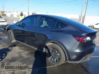 2024 Tesla Model Y с VIN 7SAYGDED7RF056018, выставлен на аукционе IAAI как лот 41322262 с пробегом 3 619 миль миль и . История ставок и продаж доступна на DreamBid. Изображение 3.