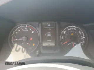 2023 Toyota Tacoma SR z VIN 3TMCZ5AN7PM539586, wystawiony jako Copart lot #54017335 z przebiegiem 12 417 mil mil oraz Czysty tytuł • Clean title. Historia ofert i sprzedaży dostępna na DreamBid. Obrazek 9.