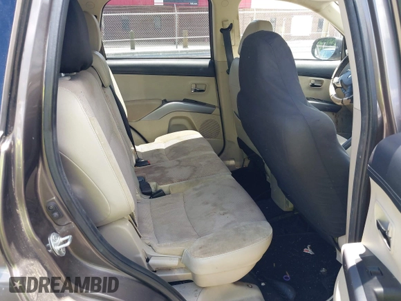 2012 Mitsubishi Outlander SE z VIN JA4AS3AW7CU014570, wystawiony jako IAAI lot #42340449 z przebiegiem 116 127 mil mil oraz . Historia ofert i sprzedaży dostępna na DreamBid. Obrazek 8.