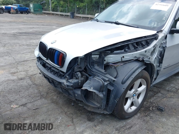 2011 BMW X5 50i with VIN 5UXZV8C55BL419654, listed as a IAAI auction lot 42752609 with 204,677 mi miles and . Bid and sale history available at DreamBid. Image 6.