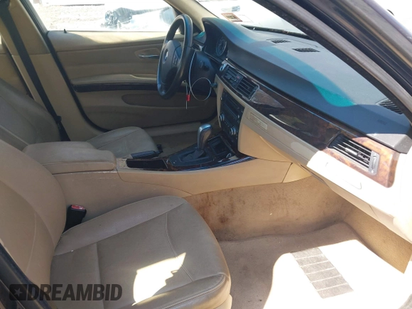 2008 BMW 3 Series 328xi with VIN WBAVC93588K037819, listed as a IAAI auction lot 41911286 with 130,808 mi miles and . Bid and sale history available at DreamBid. Image 5.