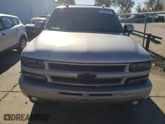 2005 Chevrolet Suburban LS with VIN 3GNFK16Z55G268911, listed as a Copart auction lot 82489564 with 185,020 mi miles and Salvage Title. Bid and sale history available at carsss.com. Image 5.