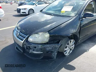 2010 Volkswagen Jetta Limited Edition z VIN 3VWRX7AJ4AM054934, wystawiony jako IAAI lot #42539609 z przebiegiem 245 048 mil mil oraz . Historia ofert i sprzedaży dostępna na DreamBid. Obrazek 6.