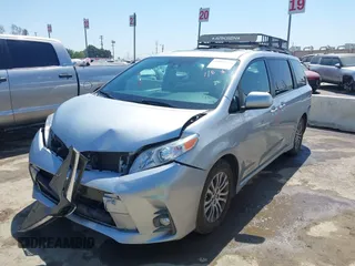 2020 Toyota Sienna XLE Auto Access Seat with VIN 5TDYZ3DC2LS060071, listed as a IAAI auction lot 39987444 with 67,404 mi miles. Bid and sale history available at carsss.com. Image 2.
