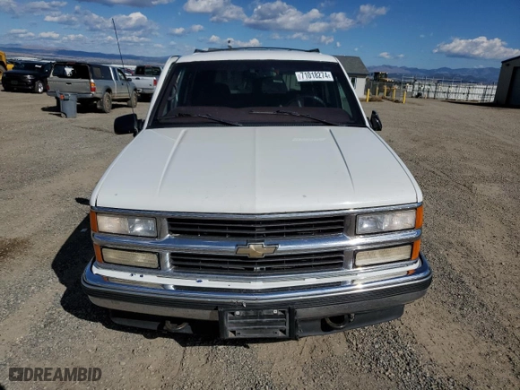 1998 Chevrolet Tahoe with VIN 1GNEK13R6WJ300586, listed as a Copart auction lot 71018274 with 177,722 mi miles and Clean Title. Bid and sale history available at carsss.com. Image 5.