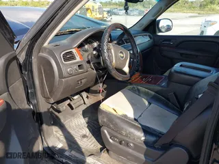 2013 Chevrolet Avalanche LTZ with VIN 3GNMCGE05DG351022, listed as a IAAI auction lot 41138090 with 197,159 mi miles. Bid and sale history available at carsss.com. Image 5.