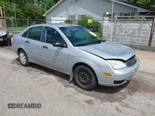 2006 Ford Focus S z VIN 1FAFP34N96W127404, wystawiony jako IAAI lot #42261355 z przebiegiem 186 515 mil mil oraz . Historia ofert i sprzedaży dostępna na DreamBid. Obrazek 1.