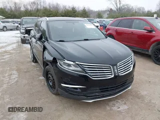 2017 Lincoln MKC Premiere with VIN 5LMCJ1D91HUL33023, listed as a IAAI auction lot 40976537 with 112,695 mi miles. Bid and sale history available at carsss.com. Image 1.