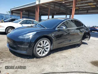 2019 Tesla Model 3 Mid Range z VIN 5YJ3E1EA9KF314143, wystawiony jako Copart lot #53564335 z przebiegiem 77 168 mil mil oraz Szkody całkowita. Historia ofert i sprzedaży dostępna na DreamBid. Obrazek 1.