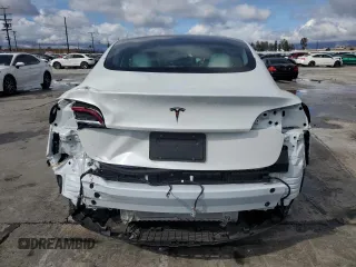 2022 Tesla Model 3 z VIN 5YJ3E1EA4NF354750, wystawiony jako Copart lot #44430085 z przebiegiem 29 507 mil mil oraz Szkoda całkowita • Salvage title. Historia ofert i sprzedaży dostępna na DreamBid. Obrazek 6.
