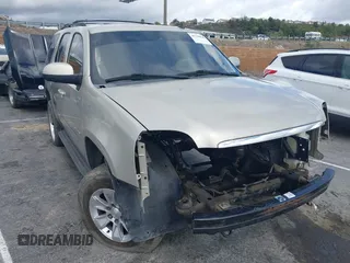 2013 GMC Yukon SLT z VIN 1GKS1CE01DR133369, wystawiony jako IAAI lot #42217870 z przebiegiem Nie podano mil oraz . Historia ofert i sprzedaży dostępna na DreamBid. Obrazek 1.