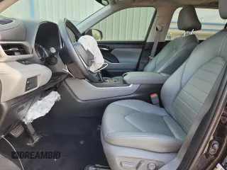 2022 Toyota Highlander XLE z VIN 5TDGZRAH8NS548443, wystawiony jako Copart lot #56631635 z przebiegiem 56 205 mil mil oraz Szkoda całkowita • Salvage title. Historia ofert i sprzedaży dostępna na DreamBid. Obrazek 7.