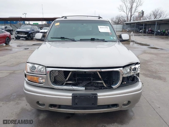 2004 GMC Yukon XL Denali with VIN 1GKFK66U34J270247, listed as a IAAI auction lot 41555598 with NaN miles. Bid and sale history available at carsss.com. Image 13.