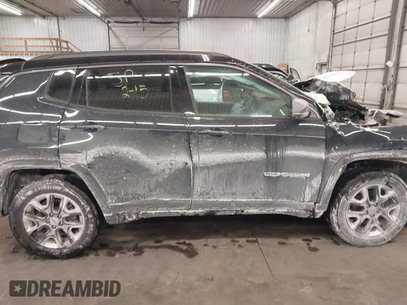 2018 Jeep Compass Trailhawk with VIN 3C4NJDDB2JT211775, listed as a IAAI auction lot 41610112 with 99,238 mi miles and . Bid and sale history available at DreamBid. Image 14.
