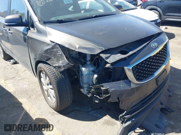 2017 Kia Sedona LX with VIN KNDMB5C14H6329340, listed as a IAAI auction lot 41803814 with 106,672 mi miles. Bid and sale history available at carsss.com. Image 6.