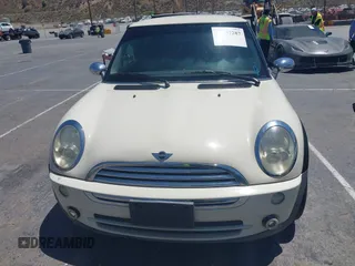 2006 MINI Hardtop с VIN WMWRC33586TK71206, выставлен на аукционе IAAI как лот 42687287 с пробегом 138 086 миль миль и . История ставок и продаж доступна на DreamBid. Изображение 6.
