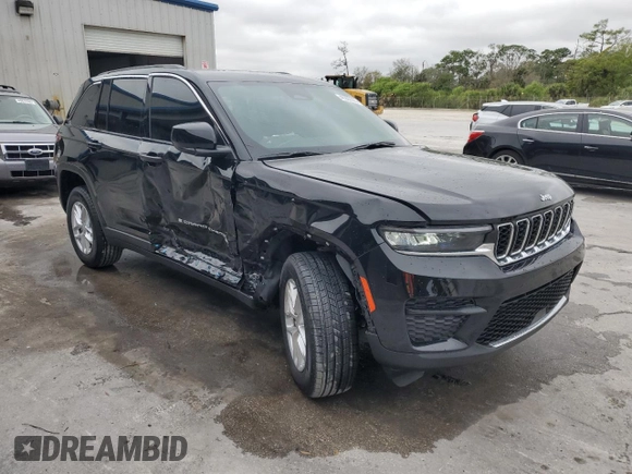 2025 Jeep Grand Cherokee Laredo with VIN 1C4RJHAG1SC278728, listed as a Copart auction lot 45920395 with 3,850 mi miles and Salvage Title. Bid and sale history available at DreamBid. Image 4.