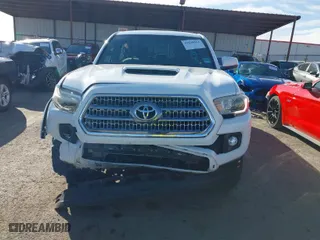 2017 Toyota Tacoma SR5 with VIN 5TFAZ5CN0HX032013, listed as a IAAI auction lot 41630161 with 71,076 mi miles. Bid and sale history available at carsss.com. Image 12.