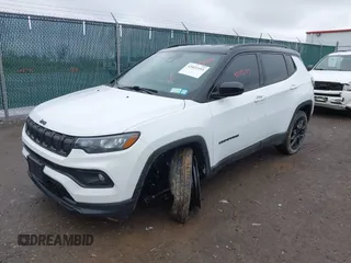 2022 Jeep Compass Latitude with VIN 3C4NJDBB7NT176532, listed as a IAAI auction lot 42022193 with 34,720 mi miles and . Bid and sale history available at carsss.com. Image 17.