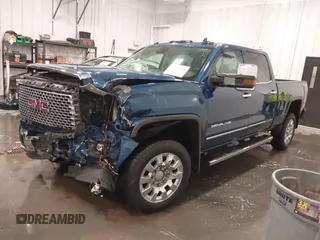 2015 GMC Sierra 2500HD Denali z VIN 1GT120E86FF655301, wystawiony jako IAAI lot #41965001 z przebiegiem 74 136 mil mil oraz . Historia ofert i sprzedaży dostępna na DreamBid. Obrazek 20.
