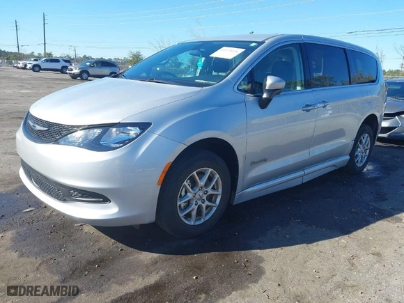 2022 Chrysler Voyager LX with VIN 2C4RC1CG3NR204558, listed as a IAAI auction lot 41370126 with NaN miles. Bid and sale history available at carsss.com. Image 2.