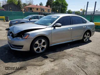 2013 Volkswagen Passat Wolfsburg Edition z VIN 1VWAP7A31DC061392, wystawiony jako Copart lot #60318015 z przebiegiem 102 563 mil mil oraz Szkoda całkowita • Salvage title. Historia ofert i sprzedaży dostępna na DreamBid. Obrazek 1.