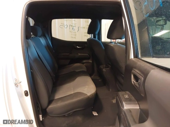 2020 Toyota Tacoma 4WD SR5 with VIN 3TMCZ5AN5LM362756, listed as a IAAI auction lot 41434387 with 42,971 mi miles. Bid and sale history available at carsss.com. Image 8.