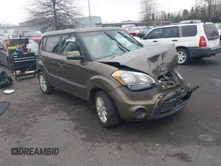 2013 Kia Soul ! with VIN KNDJT2A63D7537954, listed as a IAAI auction lot 41367467 with 91,580 mi miles. Bid and sale history available at carsss.com. Image 1.