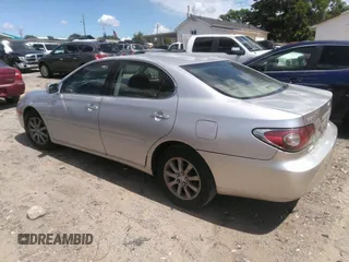 2003 Lexus ES with VIN JTHBF30G930142663, listed as a IAAI auction lot 42197964 with 224,208 mi miles. Bid and sale history available at carsss.com. Image 3.