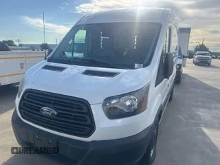 2018 Ford Transit z VIN 1FTYE1CM8JKB47665, wystawiony jako IAAI lot #42526394 z przebiegiem 177 360 mil mil oraz . Historia ofert i sprzedaży dostępna na DreamBid. Obrazek 1.