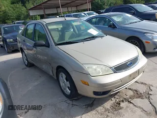 2006 Ford Focus S с VIN 1FAHP34N66W201239, выставлен на аукционе IAAI как лот 42765993 с пробегом 160 191 миль миль и . История ставок и продаж доступна на DreamBid. Изображение 1.