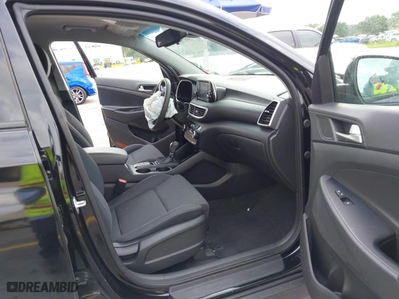 2019 Hyundai Tucson Value with VIN KM8J33A40KU068014, listed as a IAAI auction lot 40877057 with 34,966 mi miles. Bid and sale history available at carsss.com. Image 5.