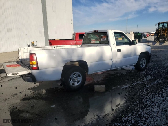 2002 Chevrolet Silverado 1500 with VIN 1GCEC14X22Z211712, listed as a Copart auction lot 42213335 with 180,836 mi miles and Salvage Title. Bid and sale history available at carsss.com. Image 3.