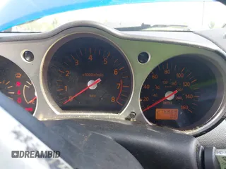 2004 Nissan 350Z Enthusiast z VIN JN1AZ34D34T150619, wystawiony jako IAAI lot #42248408 z przebiegiem 276 869 mil mil oraz . Historia ofert i sprzedaży dostępna na DreamBid. Obrazek 7.
