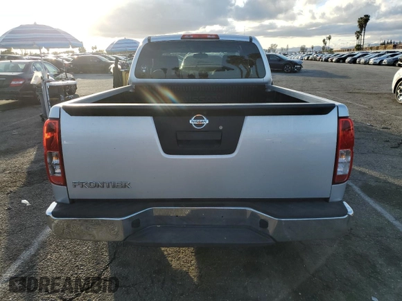 2014 Nissan Frontier S z VIN 1N6BD0CT2EN706896, wystawiony jako Copart lot #44182555 z przebiegiem 133 205 mil mil oraz Szkoda całkowita • Salvage title. Historia ofert i sprzedaży dostępna na DreamBid. Obrazek 6.
