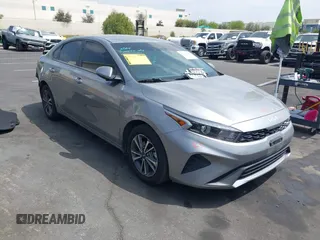 2024 Kia Forte LXS z VIN 3KPF24AD1RE748029, wystawiony jako IAAI lot #42107090 z przebiegiem 27 832 mil mil oraz . Historia ofert i sprzedaży dostępna na DreamBid. Obrazek 14.