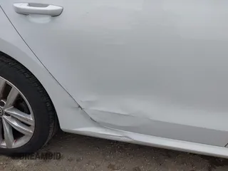2019 Volkswagen Passat Wolfsburg Edition z VIN 1VWLA7A38KC004758, wystawiony jako IAAI lot #42404110 z przebiegiem 71 694 mil mil oraz . Historia ofert i sprzedaży dostępna na DreamBid. Obrazek 6.