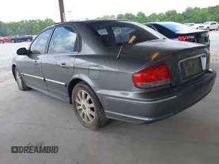 2004 Hyundai Sonata GLS with VIN KMHWF35H64A957365, listed as a IAAI auction lot 42150369 with 247,348 mi miles. Bid and sale history available at carsss.com. Image 3.