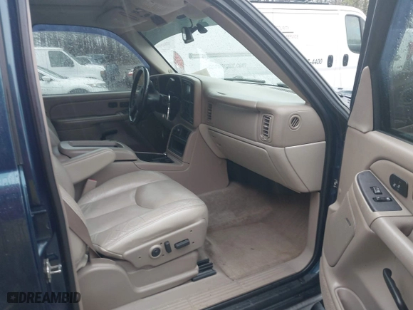 2005 Chevrolet Tahoe LT with VIN 1GNEK13T75R253693, listed as a IAAI auction lot 42013420 with 152,952 mi miles. Bid and sale history available at carsss.com. Image 5.