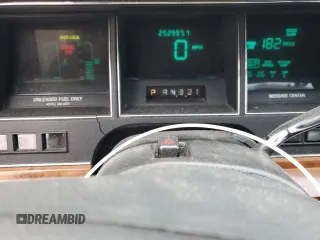 1994 Lincoln Town Car Signature z VIN 1LNLM82W6RY705395, wystawiony jako Copart lot #82490554 z przebiegiem 252 997 mil mil oraz Szkoda całkowita • Salvage title. Historia ofert i sprzedaży dostępna na DreamBid. Obrazek 9.