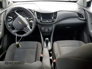 2020 Chevrolet Trax LS z VIN 3GNCJKSB2LL119140, wystawiony jako Copart lot #54977365 z przebiegiem 60 697 mil mil oraz Szkoda całkowita • Salvage title. Historia ofert i sprzedaży dostępna na DreamBid. Obrazek 8.