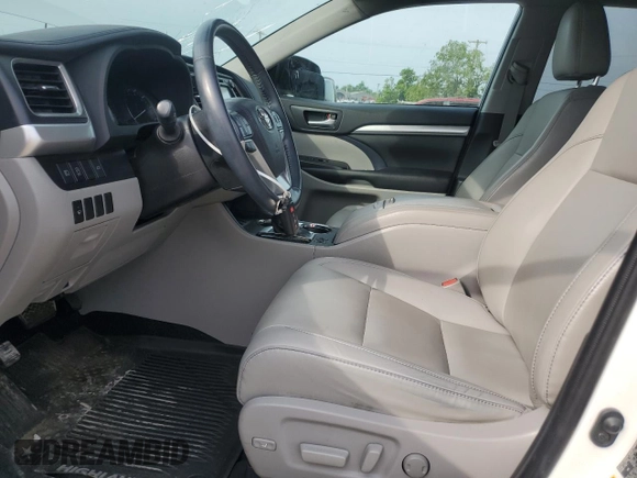 2019 Toyota Highlander SE with VIN 5TDJZRFH5KS917107, listed as a Copart auction lot 60798935 with 55,397 mi miles and Salvage title. Bid and sale history available at DreamBid. Image 7.