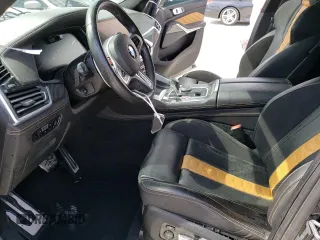 2022 BMW X5 M z VIN 5YMJU0C09N9L15281, wystawiony jako Copart lot #53771493 z przebiegiem Nie podano mil oraz . Historia ofert i sprzedaży dostępna na DreamBid. Obrazek 7.