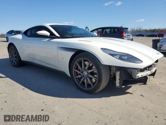 2017 Aston Martin DB11 z VIN SCFRMFAVXHGL01825, wystawiony jako Copart lot #45219355 z przebiegiem Nie podano mil oraz Szkoda całkowita • Salvage title. Historia ofert i sprzedaży dostępna na DreamBid. Obrazek 4.