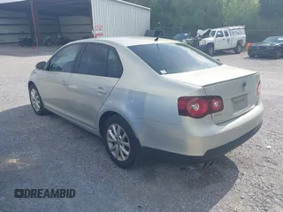 2010 Volkswagen Jetta Limited Edition с VIN 3VWRZ7AJ7AM098548, выставлен на аукционе IAAI как лот 42510689 с пробегом 166 541 миль миль и . История ставок и продаж доступна на DreamBid. Изображение 3.