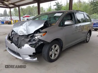 2017 Toyota Sienna LE Auto Access Seat с VIN 5TDKZ3DC4HS828226, выставлен на аукционе IAAI как лот 42283563 с пробегом 19 725 миль миль и . История ставок и продаж доступна на DreamBid. Изображение 2.