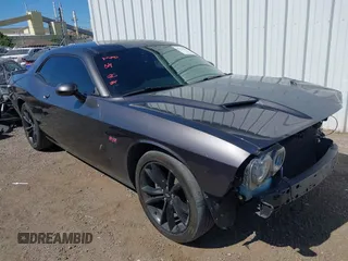 2017 Dodge Challenger R/T Plus z VIN 2C3CDZBT8HH600032, wystawiony jako IAAI lot #42173591 z przebiegiem 92 303 mil mil oraz . Historia ofert i sprzedaży dostępna na DreamBid. Obrazek 1.