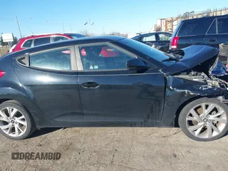 2016 Hyundai Veloster z VIN KMHTC6AD6GU299405, wystawiony jako IAAI lot #40846986 z przebiegiem 48 262 mil mil oraz . Historia ofert i sprzedaży dostępna na DreamBid. Obrazek 14.
