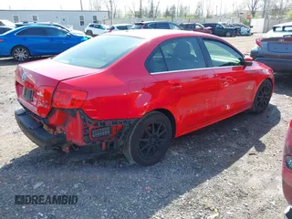 2013 Volkswagen Jetta SE z VIN 3VWDP7AJ2DM396638, wystawiony jako IAAI lot #41917933 z przebiegiem 156 882 mil mil oraz . Historia ofert i sprzedaży dostępna na DreamBid. Obrazek 4.