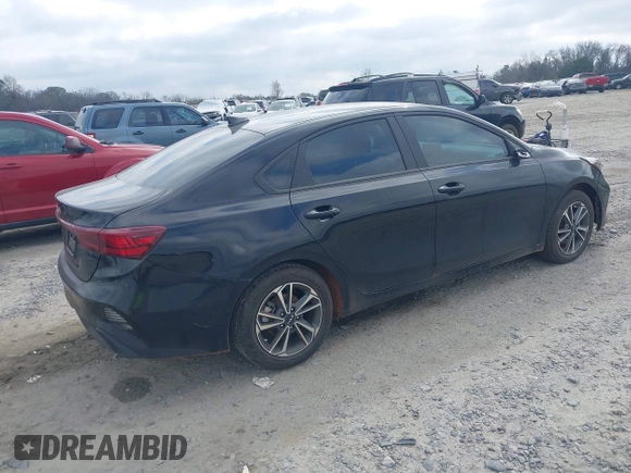 2023 Kia Forte LXS z VIN 3KPF24AD4PE627976, wystawiony jako IAAI lot #41540833 z przebiegiem 18 748 mil mil oraz . Historia ofert i sprzedaży dostępna na DreamBid. Obrazek 4.